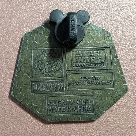 Star Wars Galaxy's Edge Savi's Workshop Power & Control Pin - Picture 5 of 6